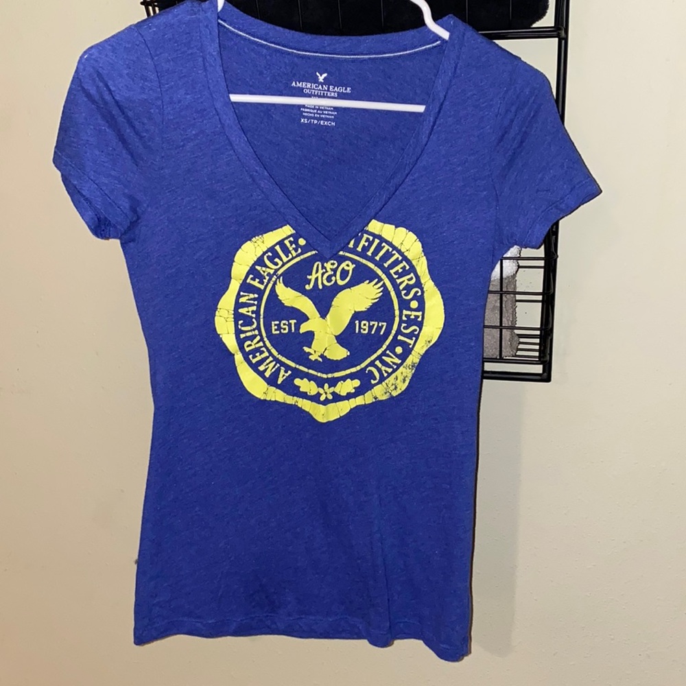 Xsmall American Eagle vneck tshirt
